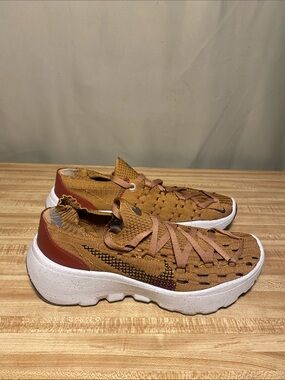 Nike Space Hippie 04  Wheat/ Black-Dark Beetroot DA2725-701 Women’s Shoes size 9